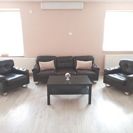 Stardust Apartman Pécs Buitenkant foto