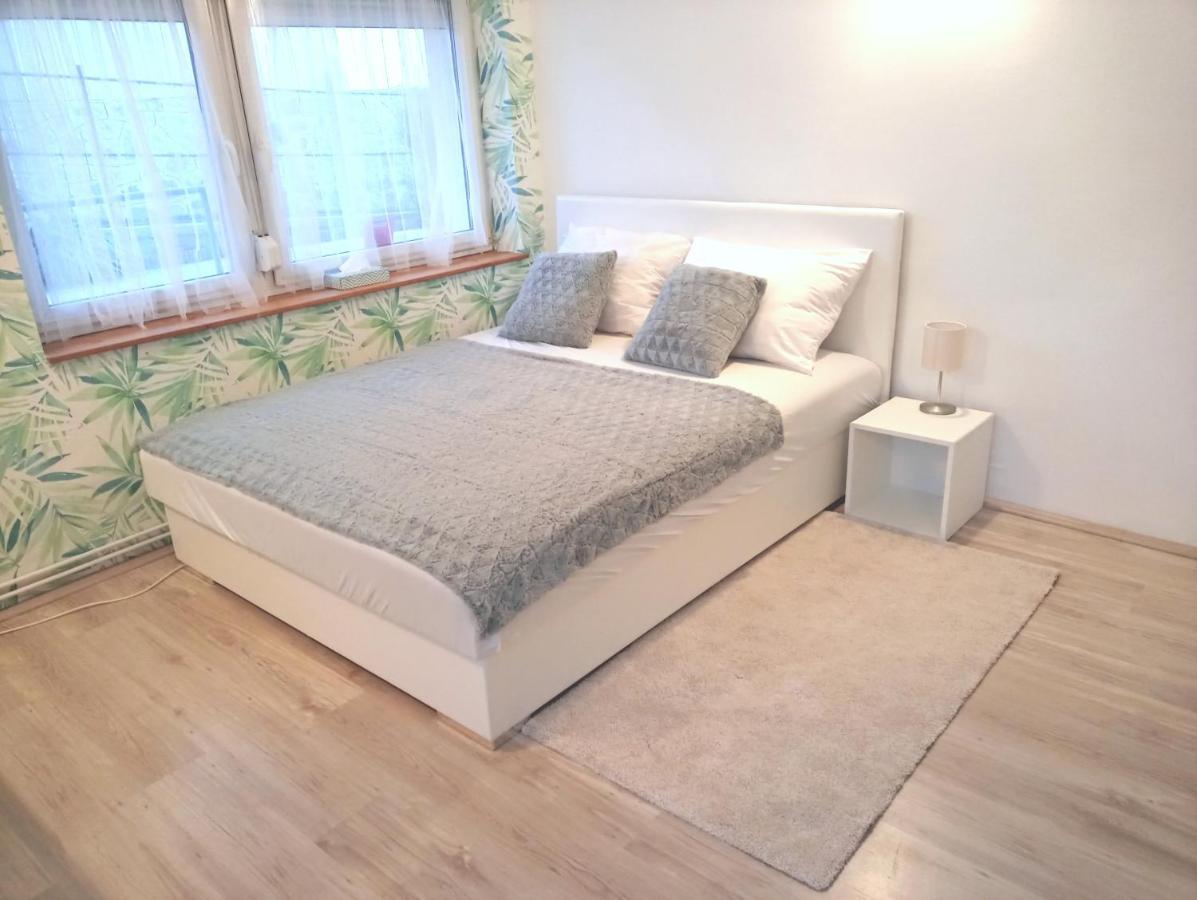Stardust Apartman Pécs Buitenkant foto