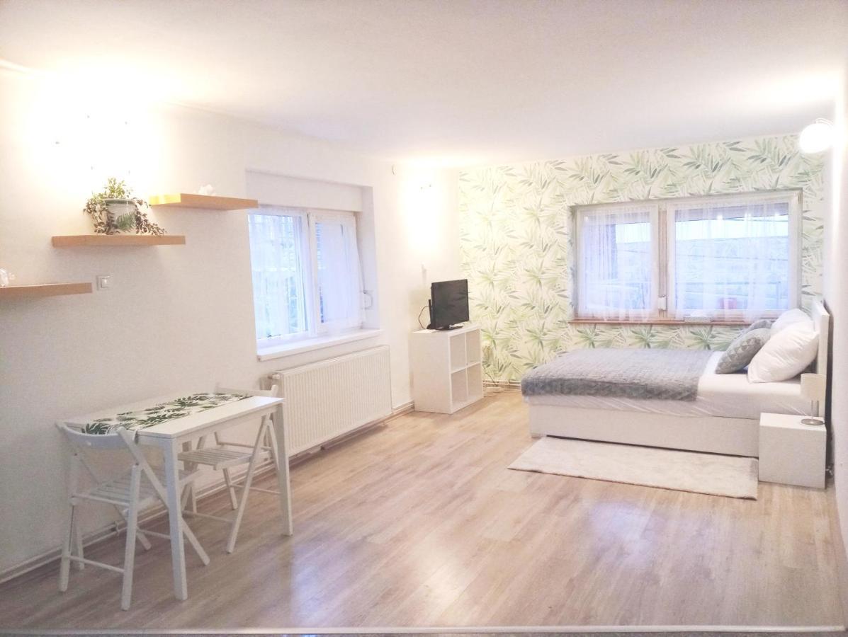 Stardust Apartman Pécs Buitenkant foto