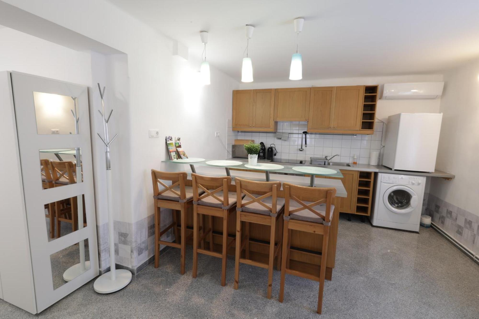 Stardust Apartman Pécs Buitenkant foto