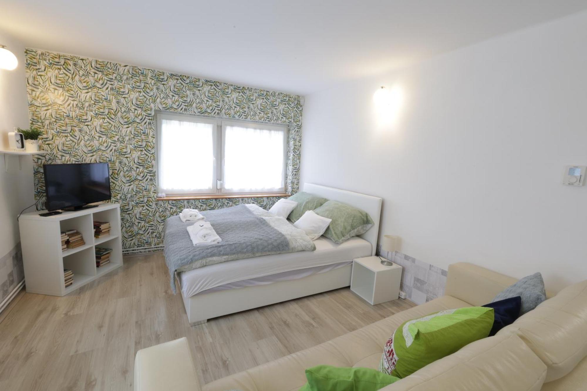 Stardust Apartman Pécs Buitenkant foto
