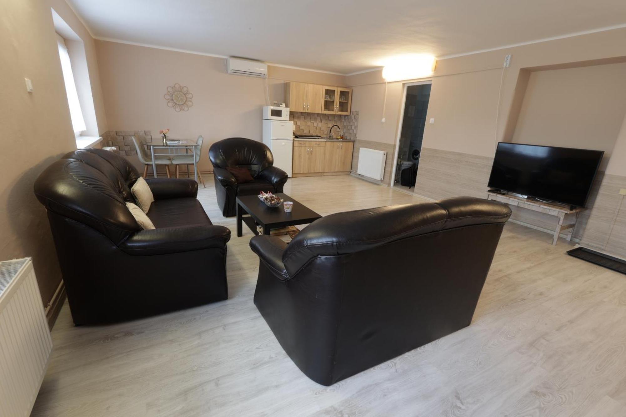 Stardust Apartman Pécs Buitenkant foto