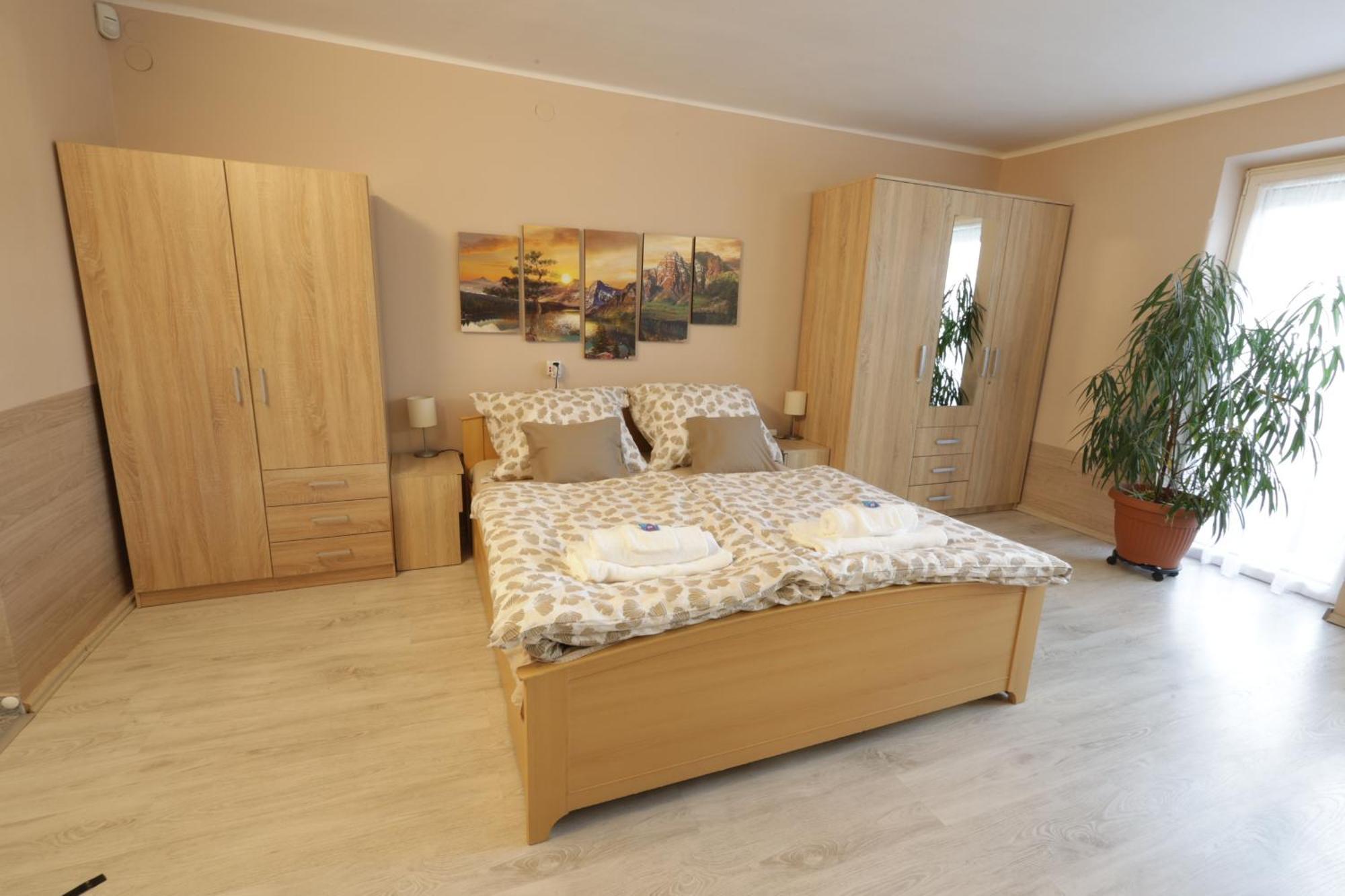 Stardust Apartman Pécs Buitenkant foto