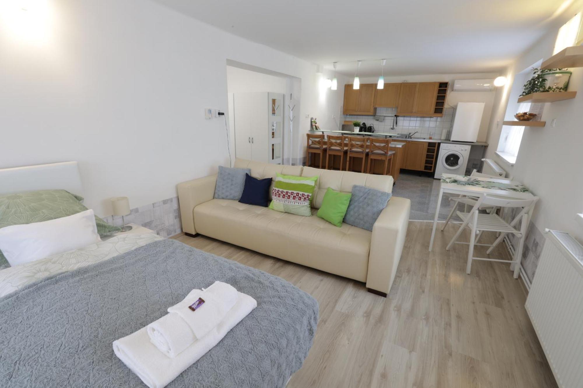Stardust Apartman Pécs Buitenkant foto