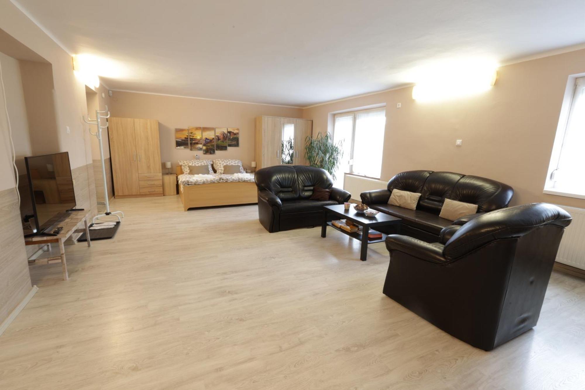 Stardust Apartman Pécs Buitenkant foto