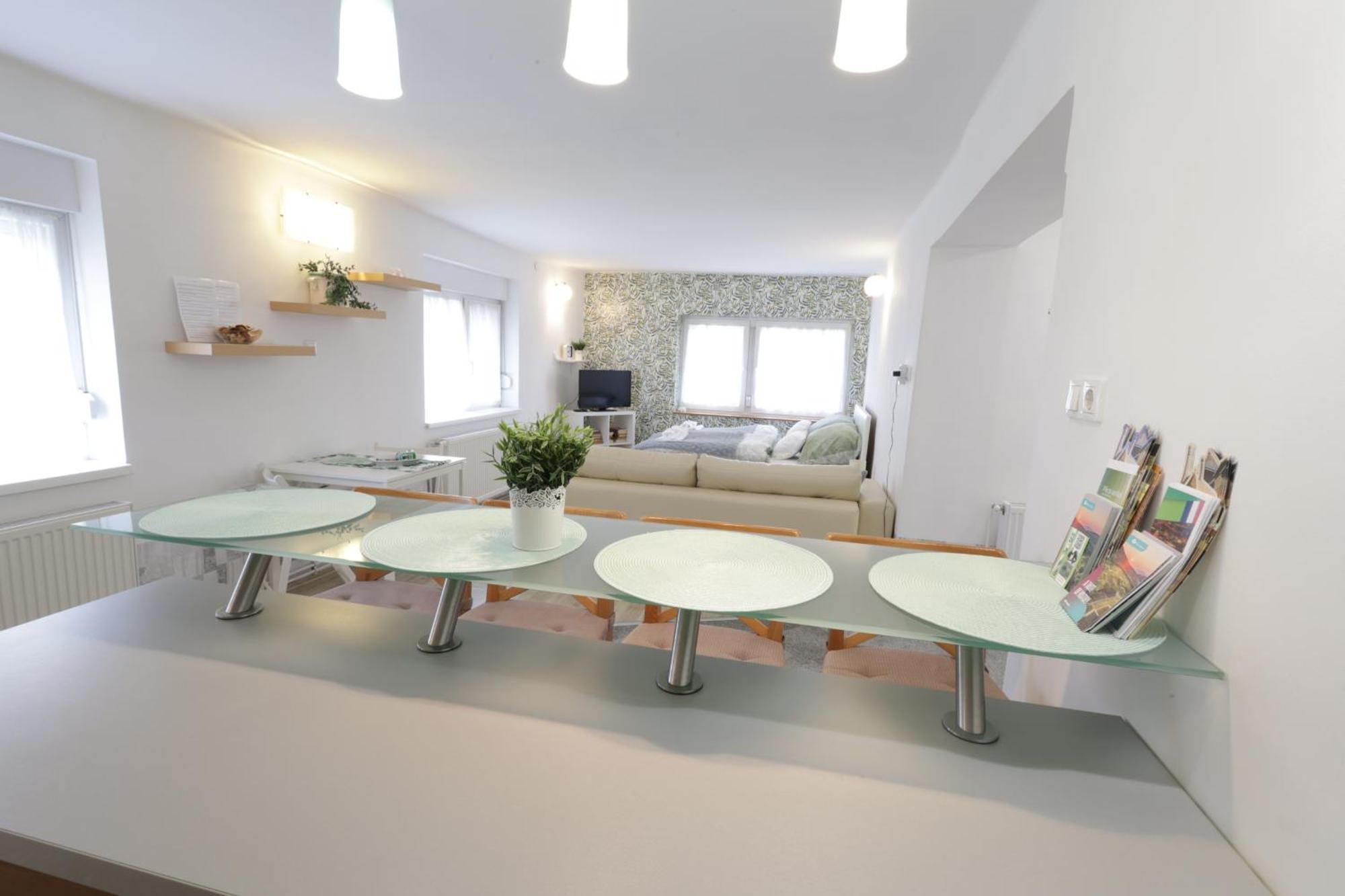Stardust Apartman Pécs Buitenkant foto