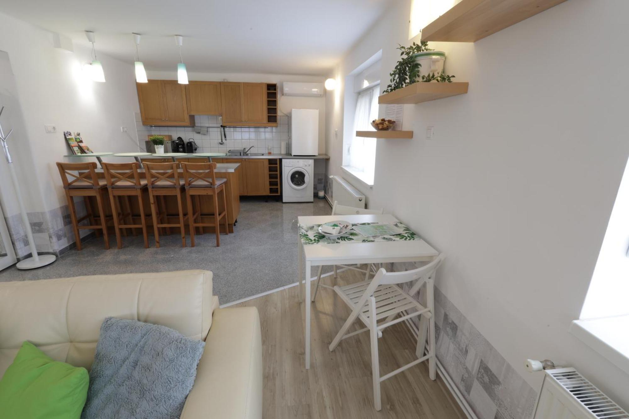 Stardust Apartman Pécs Buitenkant foto